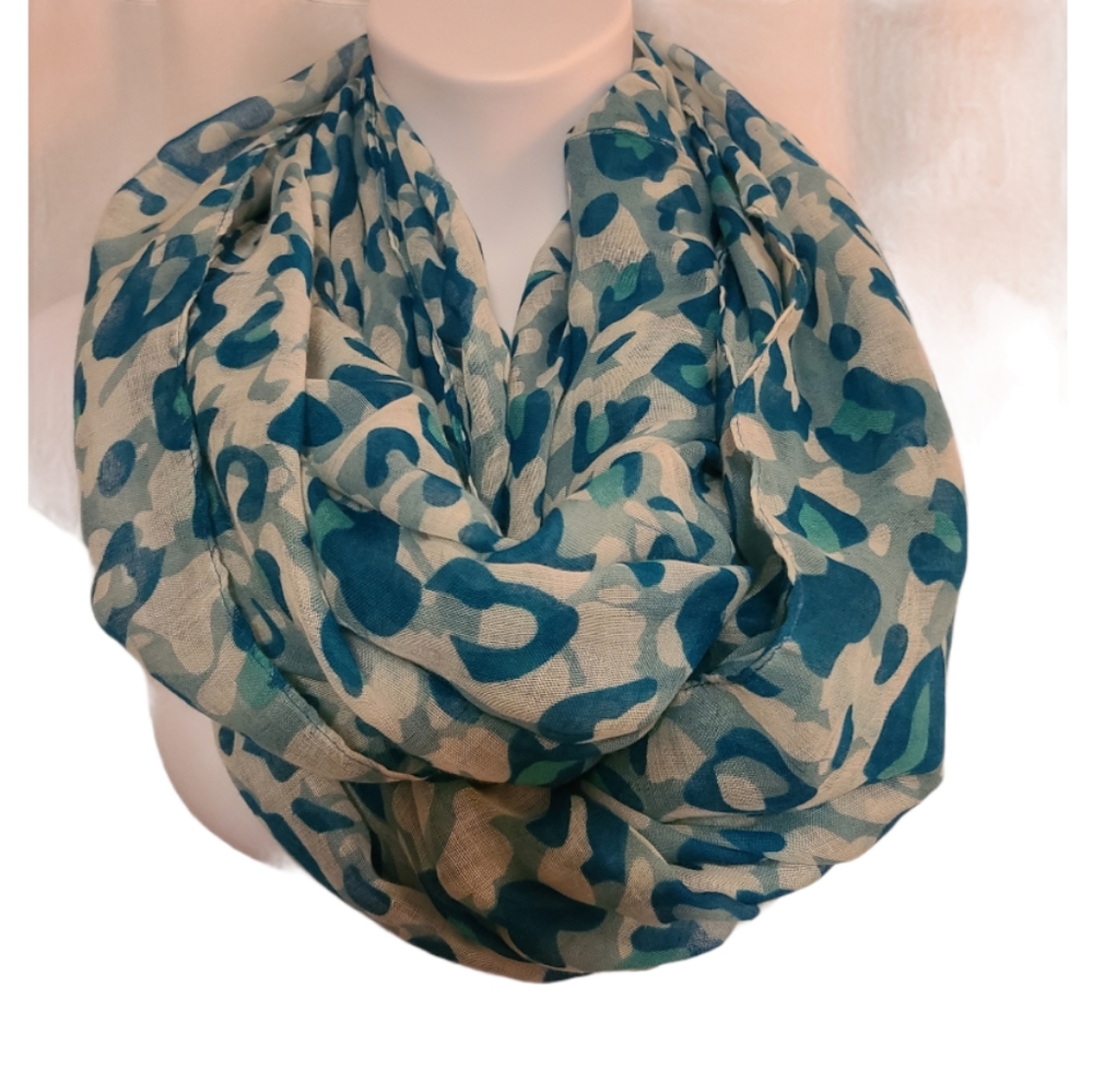 NWOT Charlotte Russe Infinity scarf